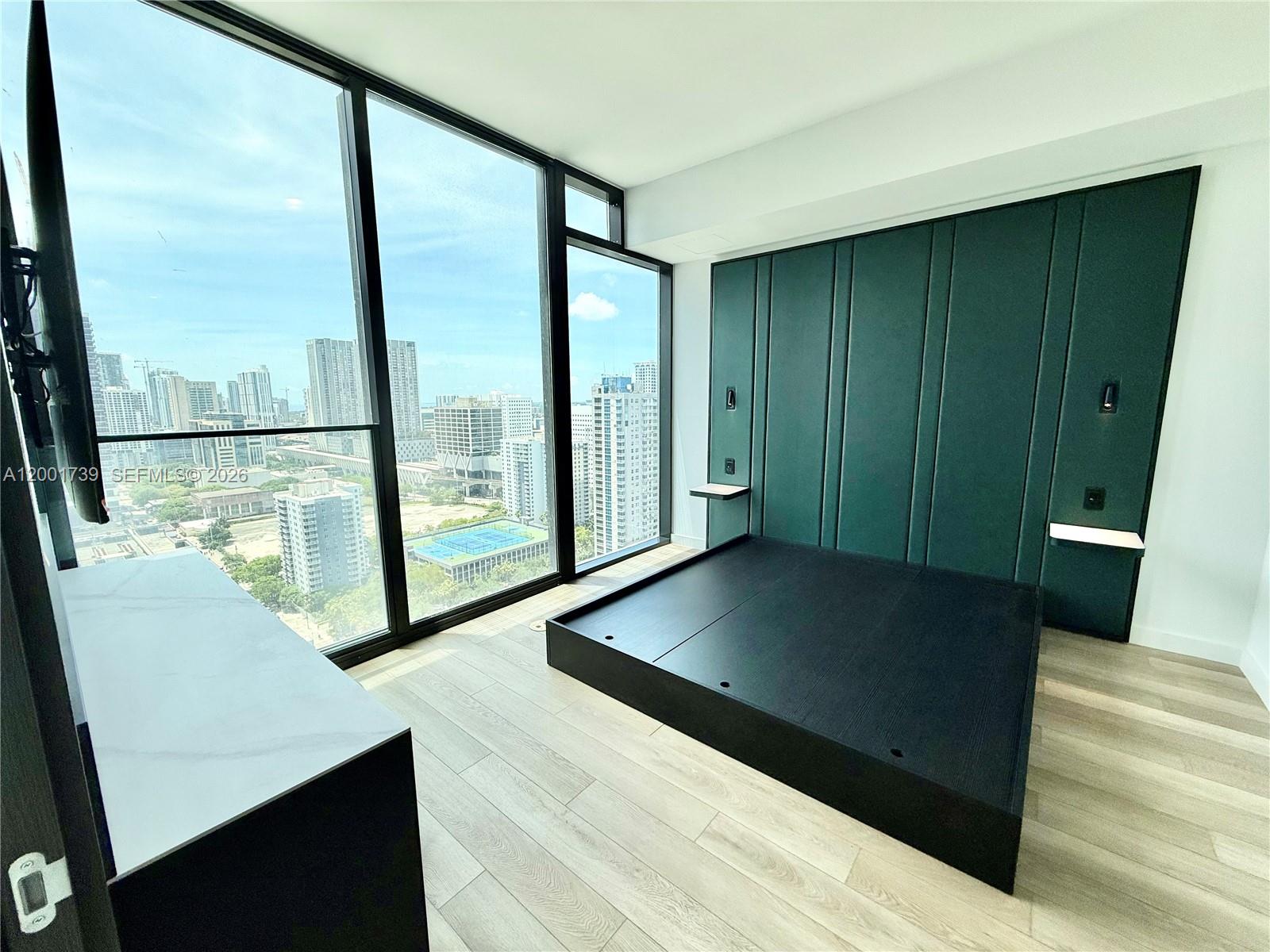 image E11EVEN Hotel & Residences9