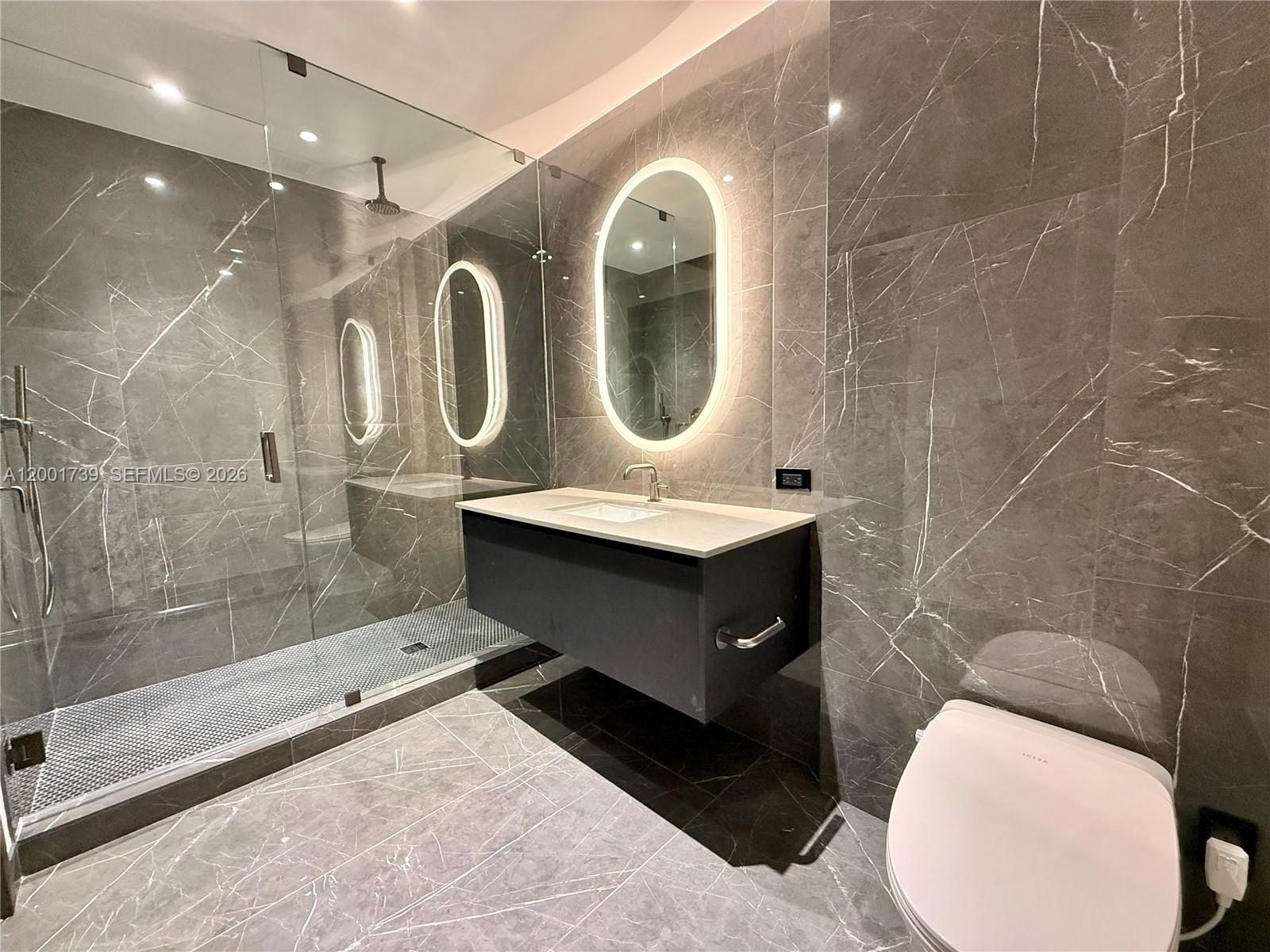 image E11EVEN Hotel & Residences13