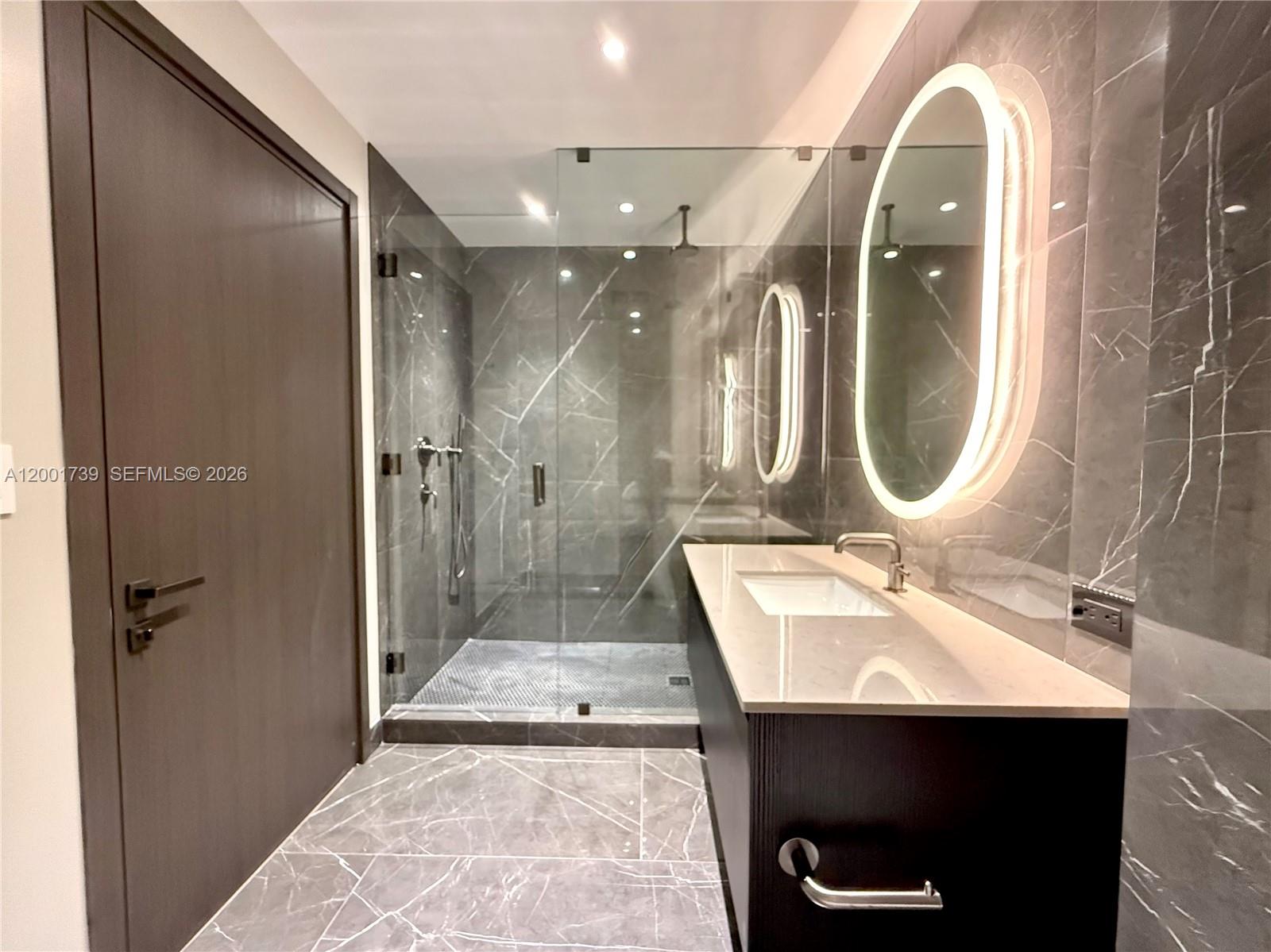 image E11EVEN Hotel & Residences14