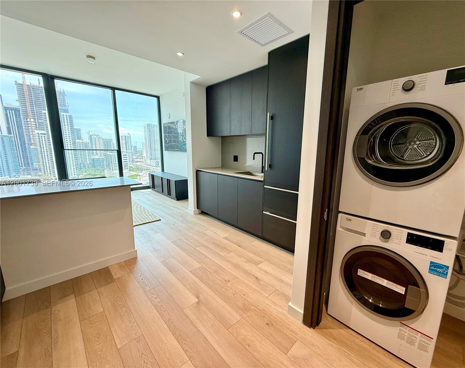 image E11EVEN Hotel & Residences8