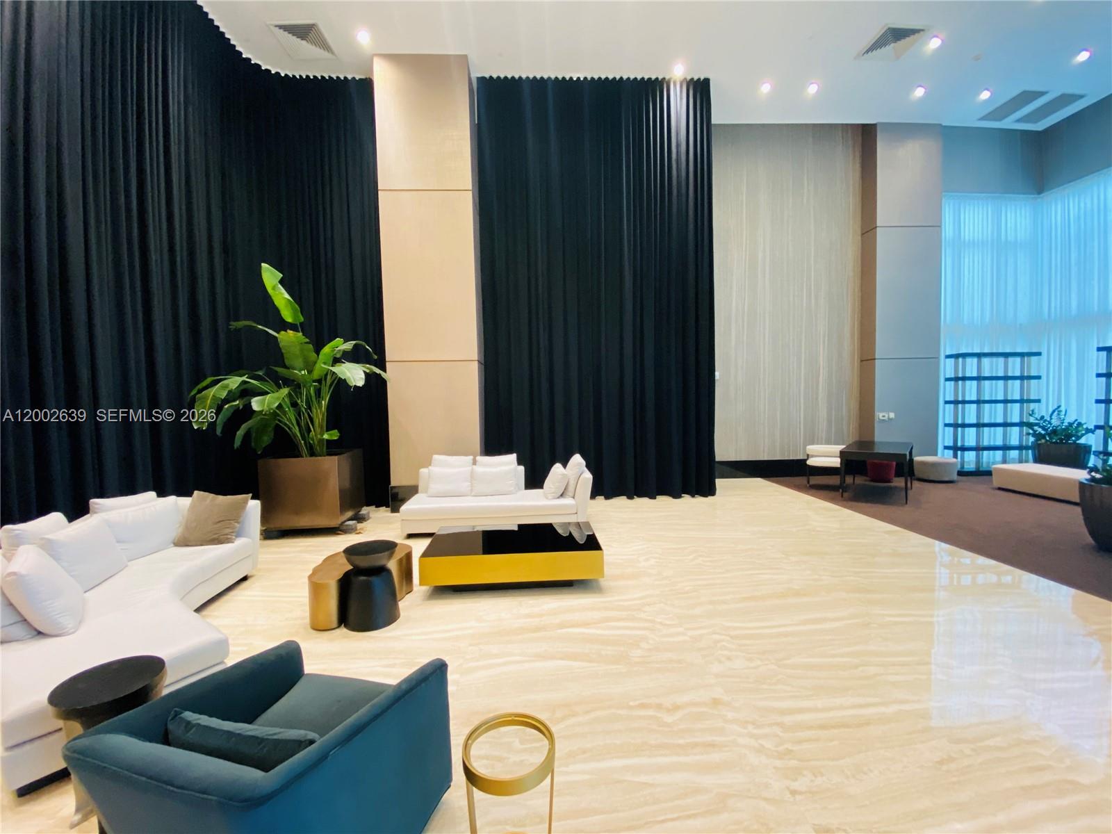 950 Brickell Bay Dr #3703 Miami, FL 33131