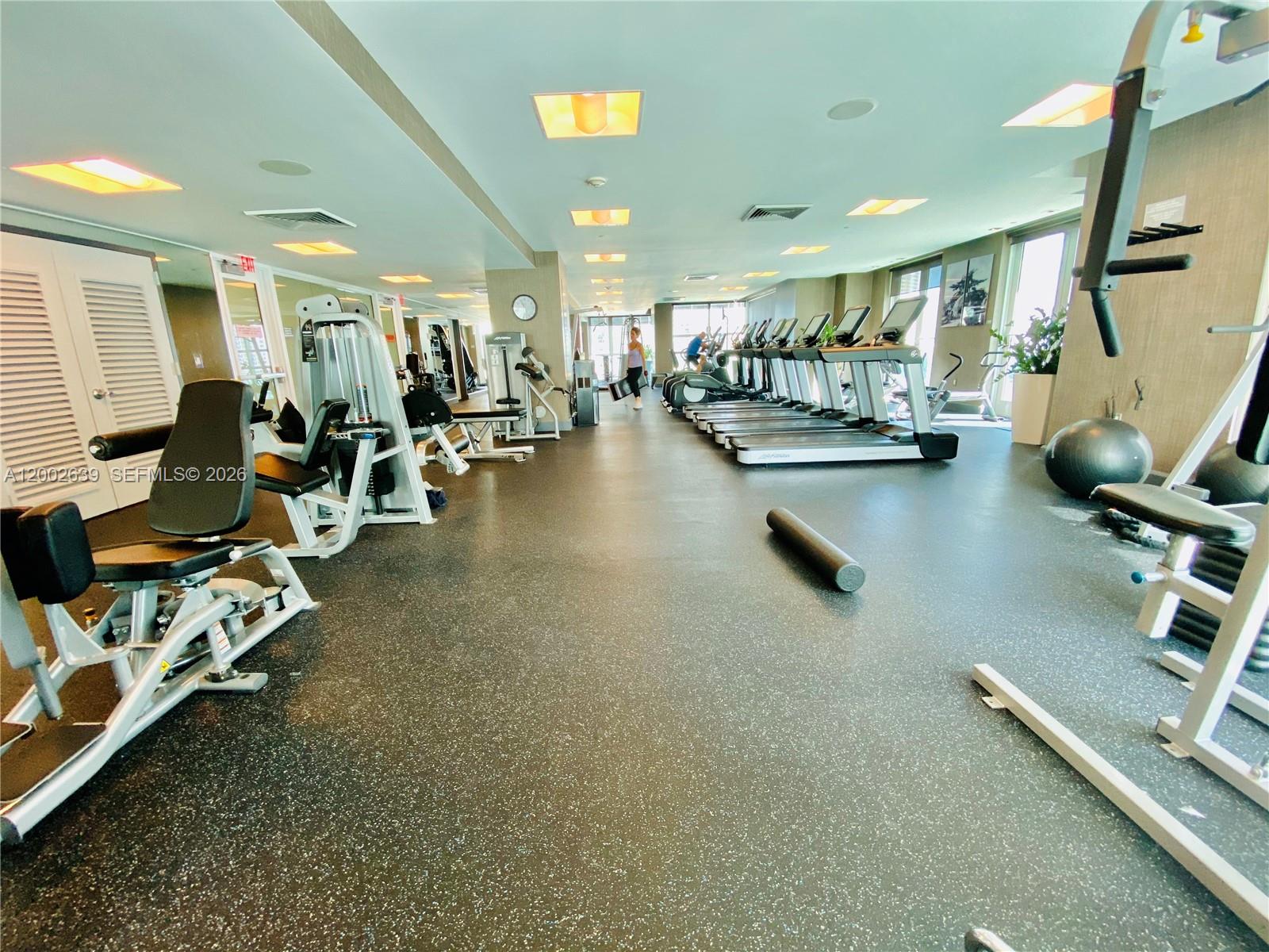 950 Brickell Bay Dr #3703 Miami, FL 33131