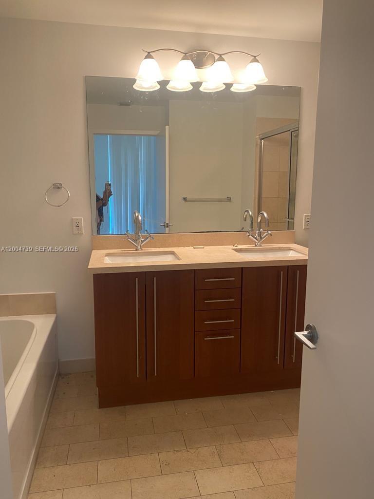 image Axis on Brickell South2