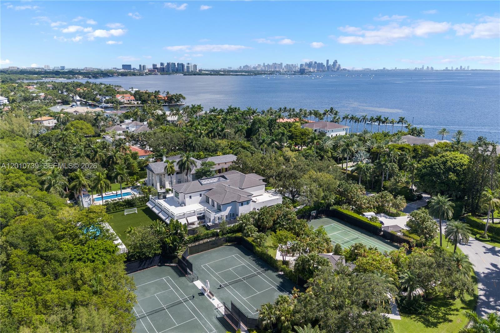 26 Tahiti Bch Is Rd Coral Gables, FL 33143