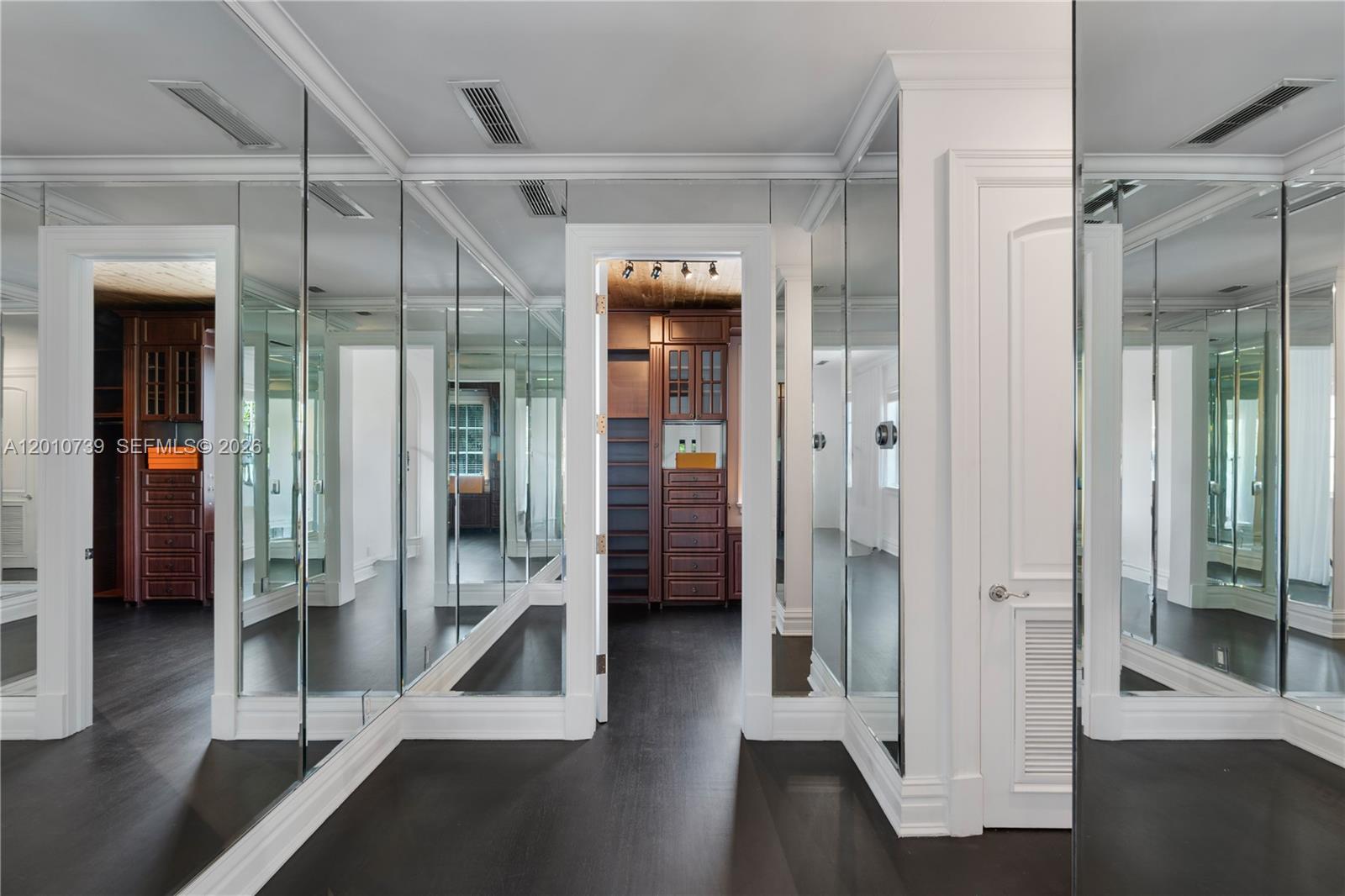 26 Tahiti Bch Is Rd Coral Gables, FL 33143