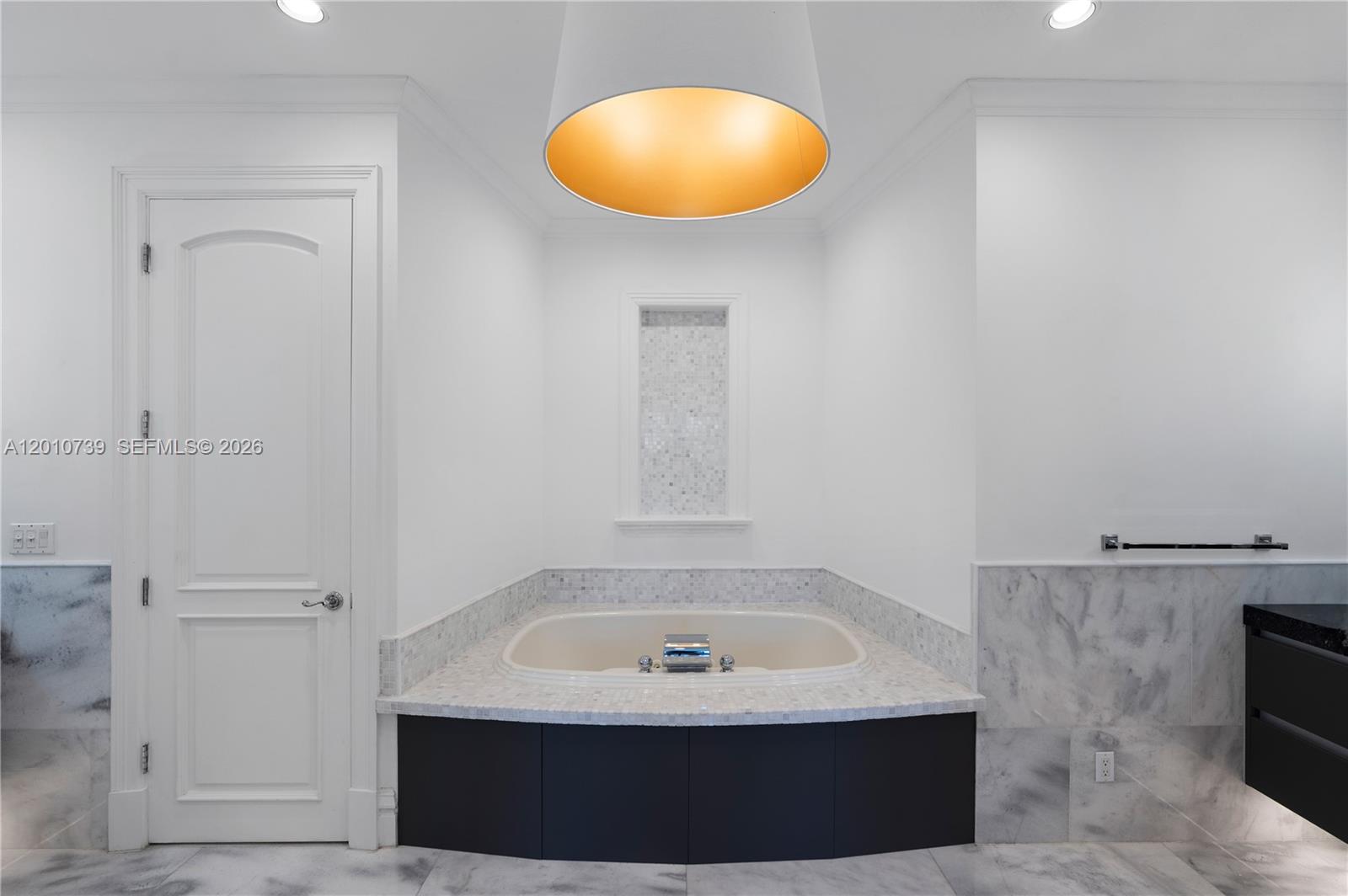 26 Tahiti Bch Is Rd Coral Gables, FL 33143