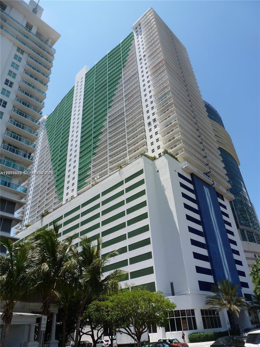 image The Club at Brickell Bay11