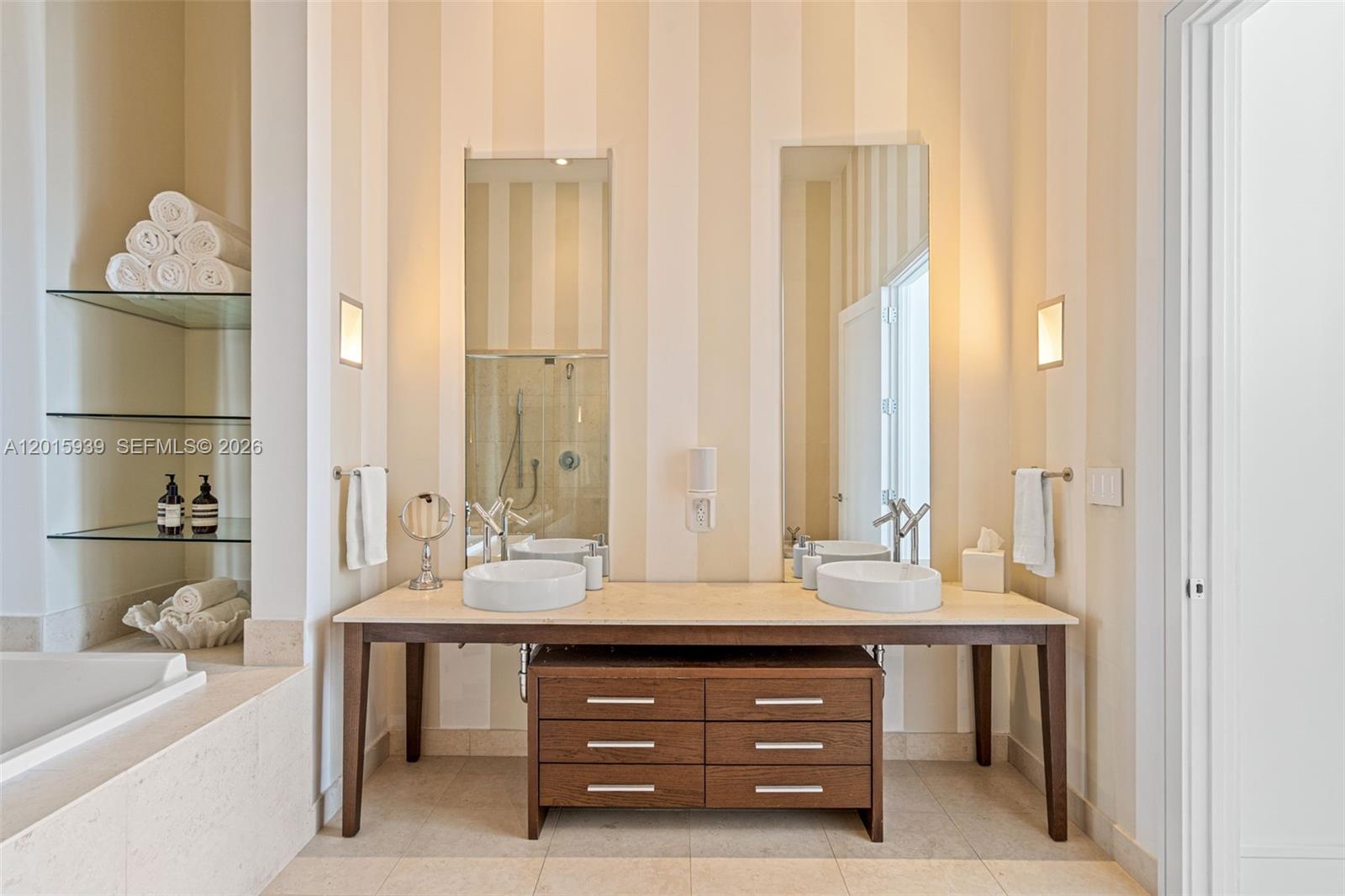 image Icon Brickell I38