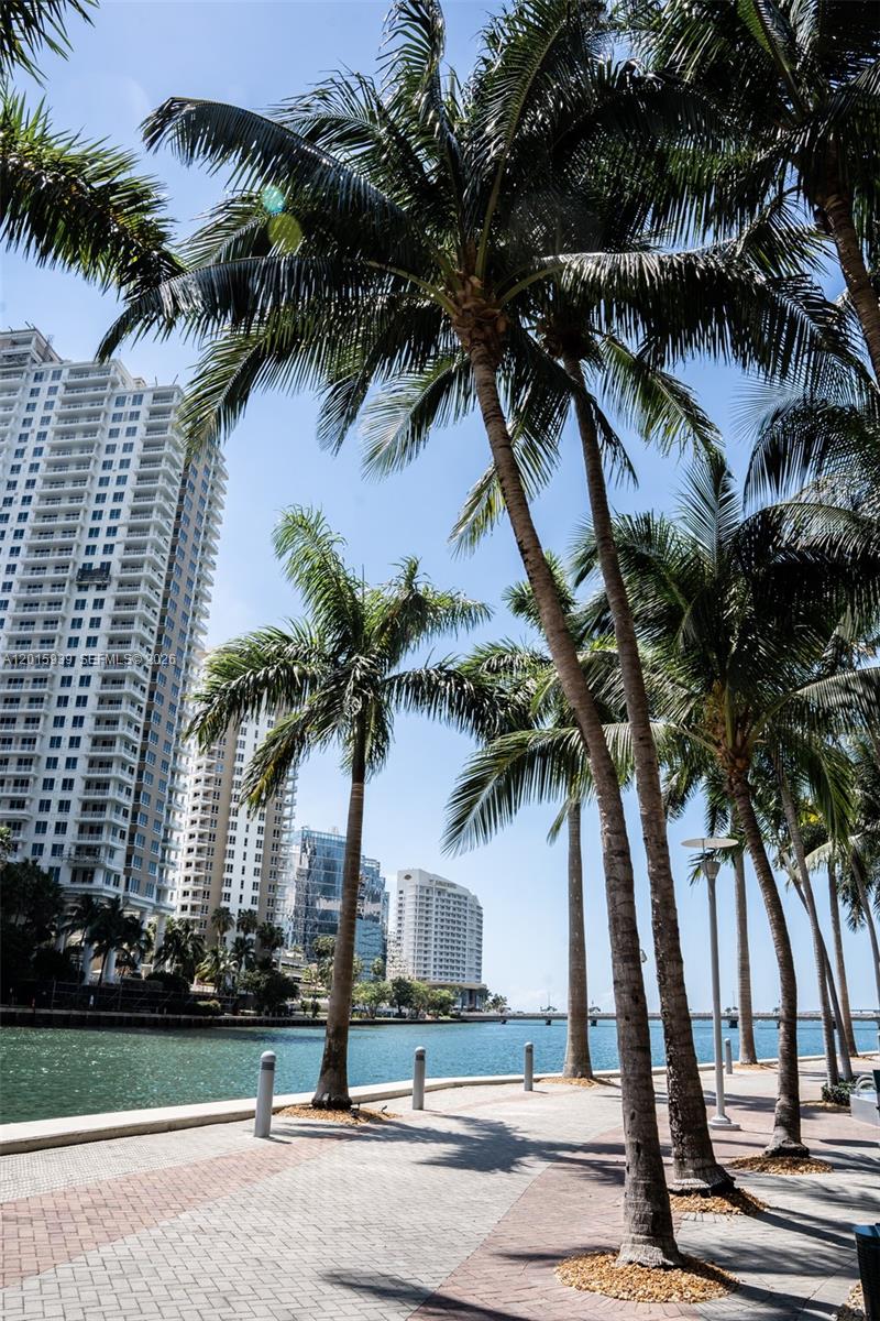 image Icon Brickell I74