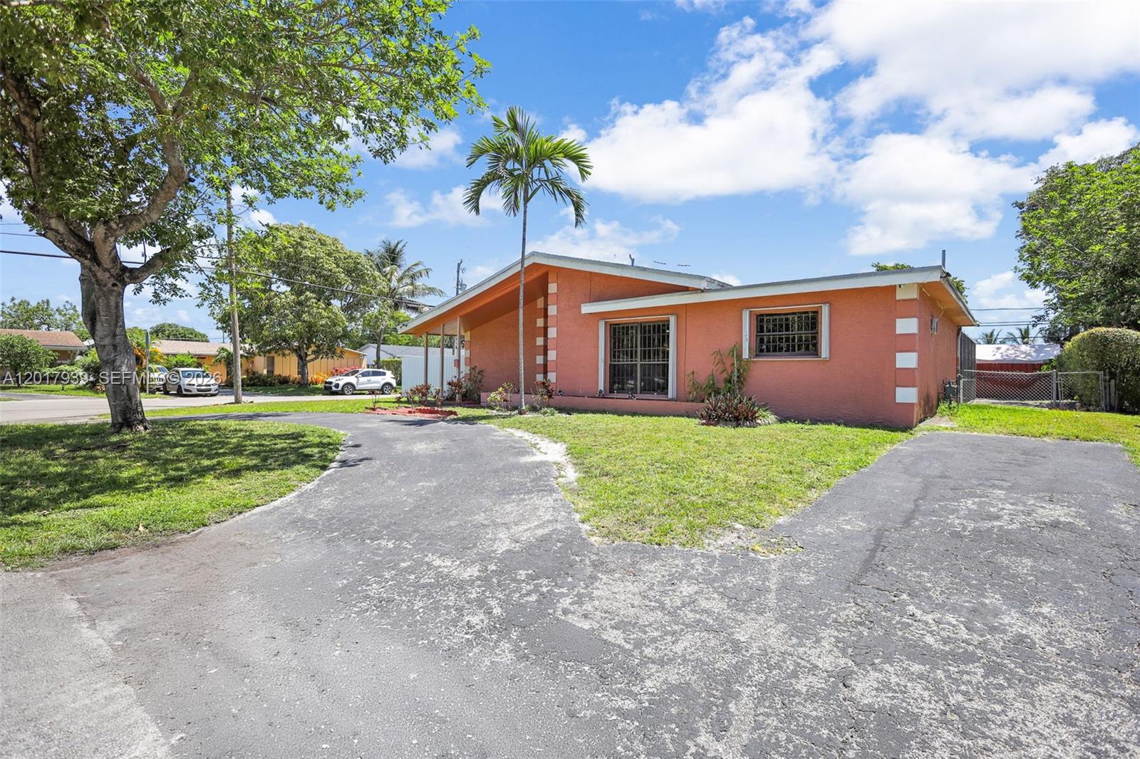 3405 E Shore