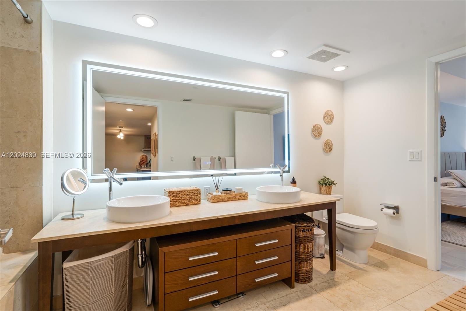 495 Brickell Ave #409 Miami, FL 33131