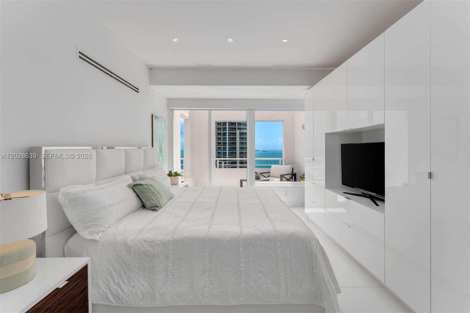 400 S Pointe Dr #PH2502 Miami Beach, FL 33139
