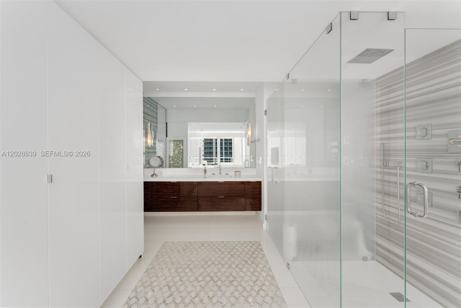 400 S Pointe Dr #PH2502 Miami Beach, FL 33139