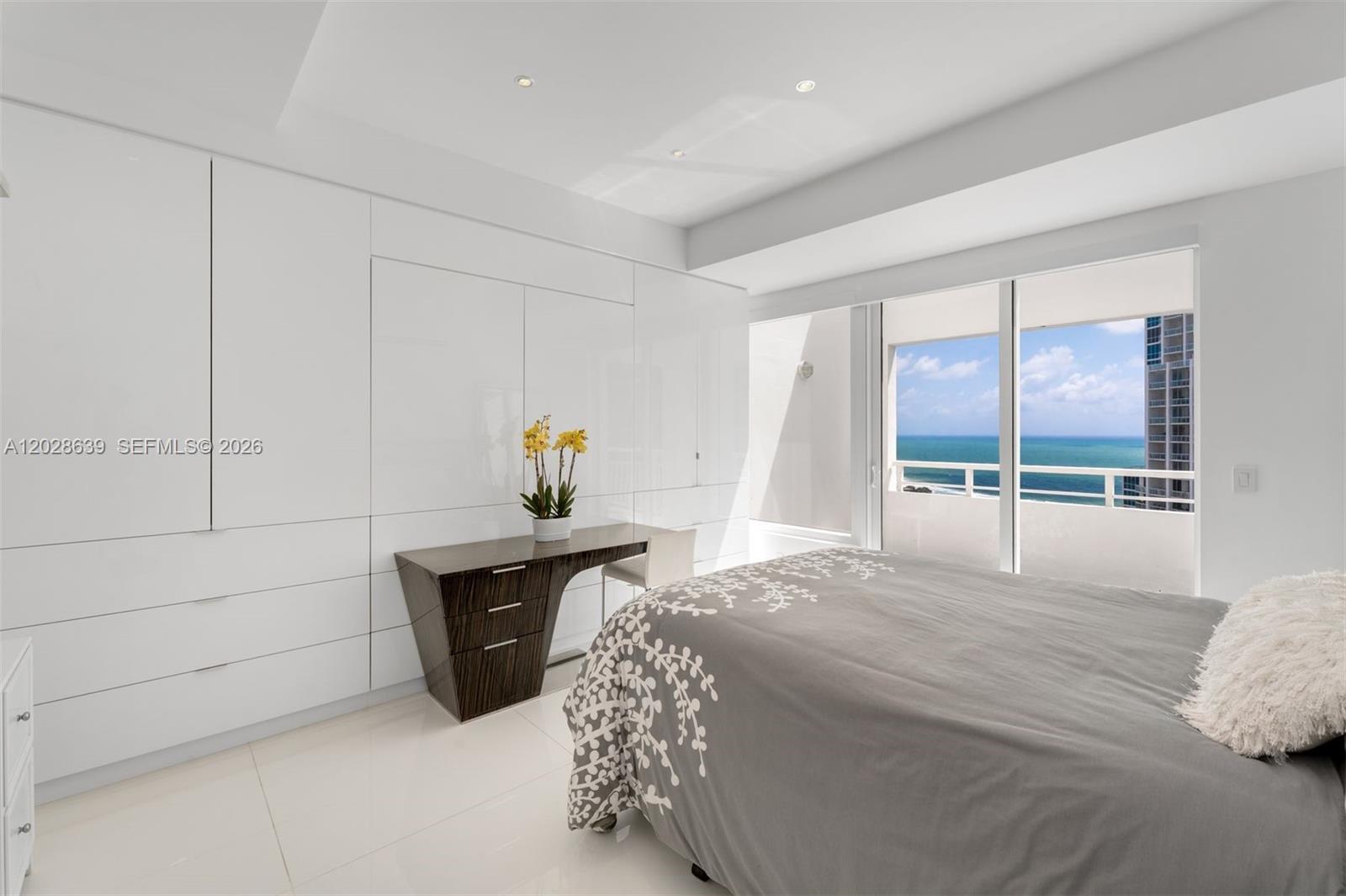 400 S Pointe Dr #PH2502 Miami Beach, FL 33139