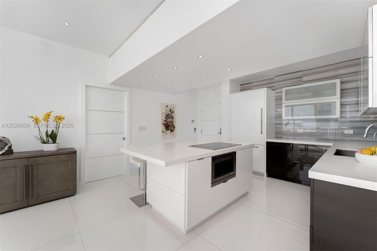 400 S Pointe Dr #PH2502 Miami Beach, FL 33139