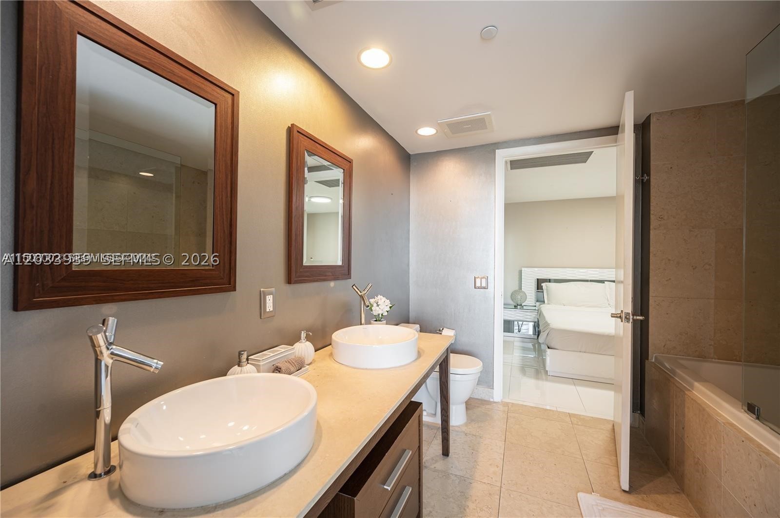 485 Brickell Ave #3109 Miami, FL 33131