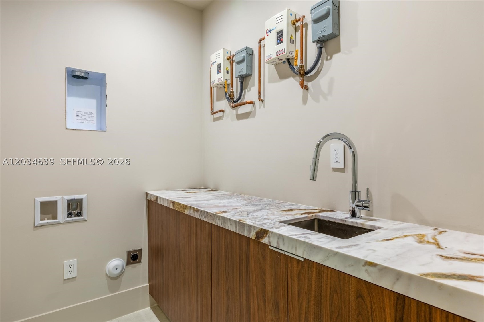 43 NW 42nd St Miami, FL 33127