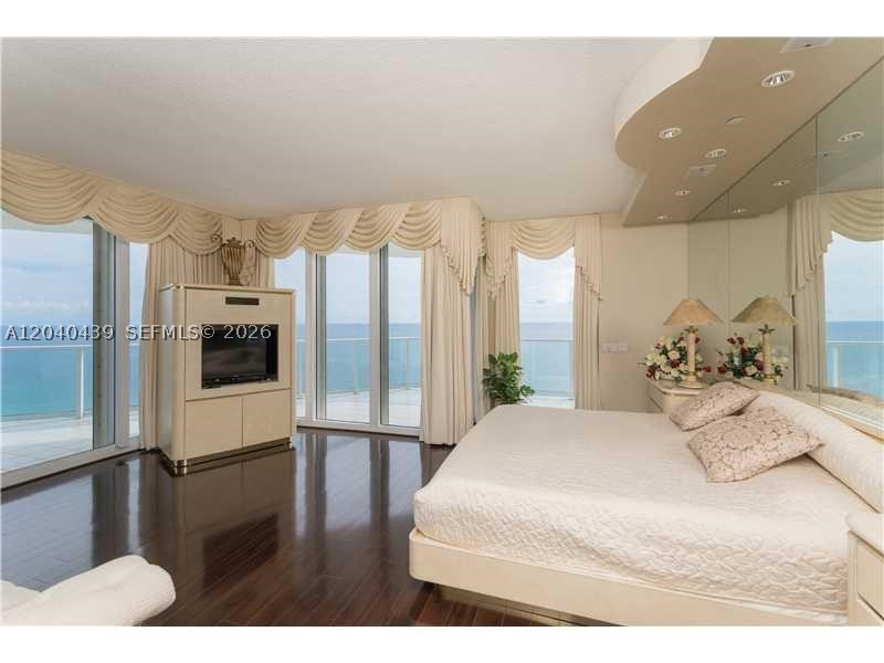 16445 Collins Ave #OS21/26(11B)