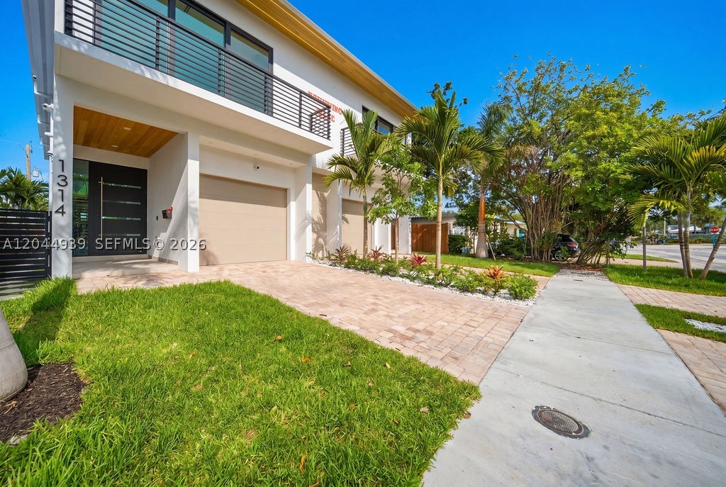 1332 NE 16th Ter Fort Lauderdale, FL 33304