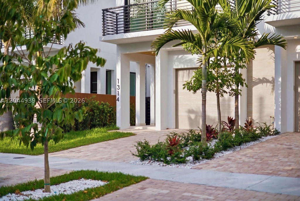 1332 NE 16th Ter Fort Lauderdale, FL 33304