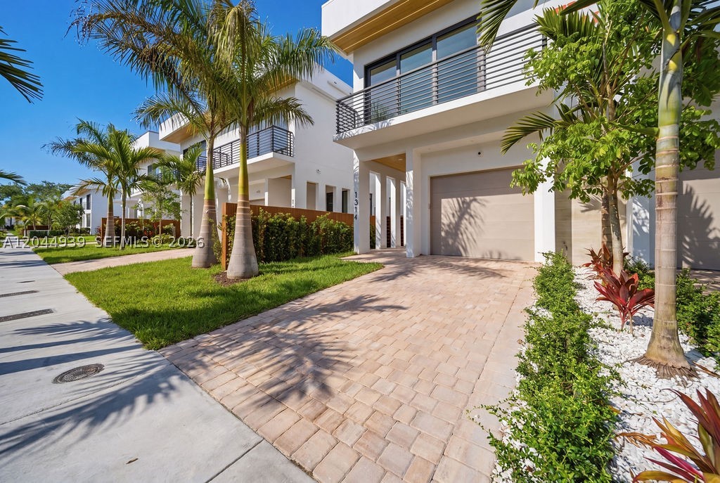 1332 NE 16th Ter Fort Lauderdale, FL 33304