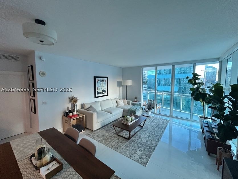 951 Brickell Ave #2011