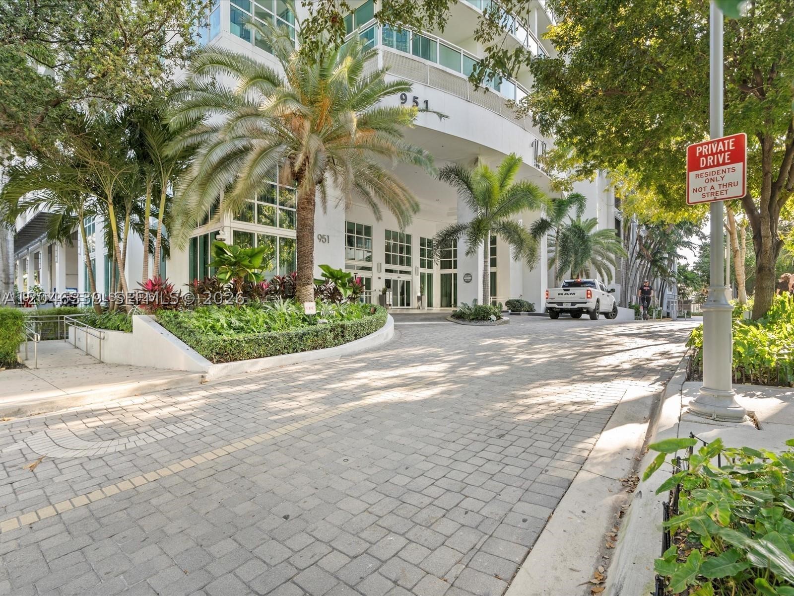 image The Plaza on Brickell West40