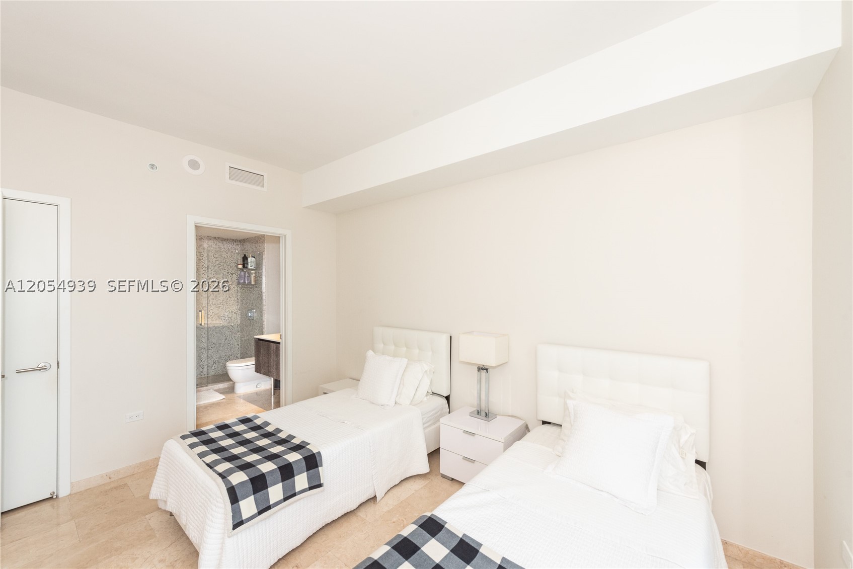 88 SW 7th St #3005 Miami, FL 33130