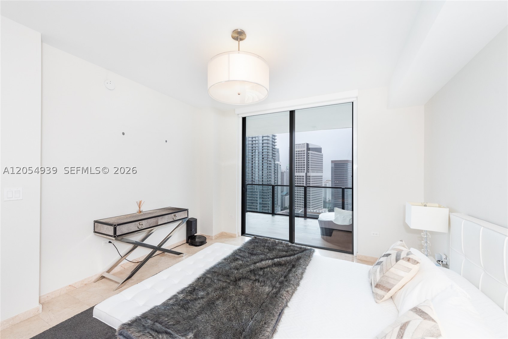 88 SW 7th St #3005 Miami, FL 33130