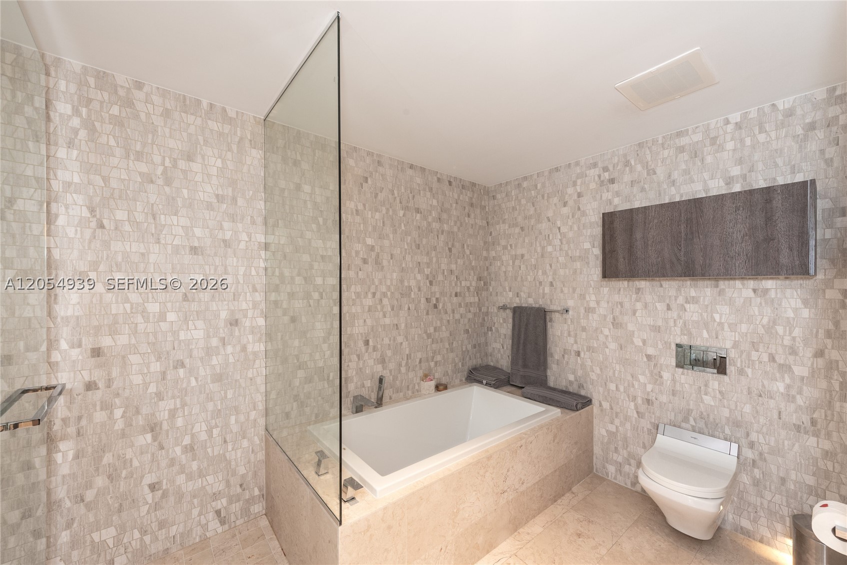 88 SW 7th St #3005 Miami, FL 33130