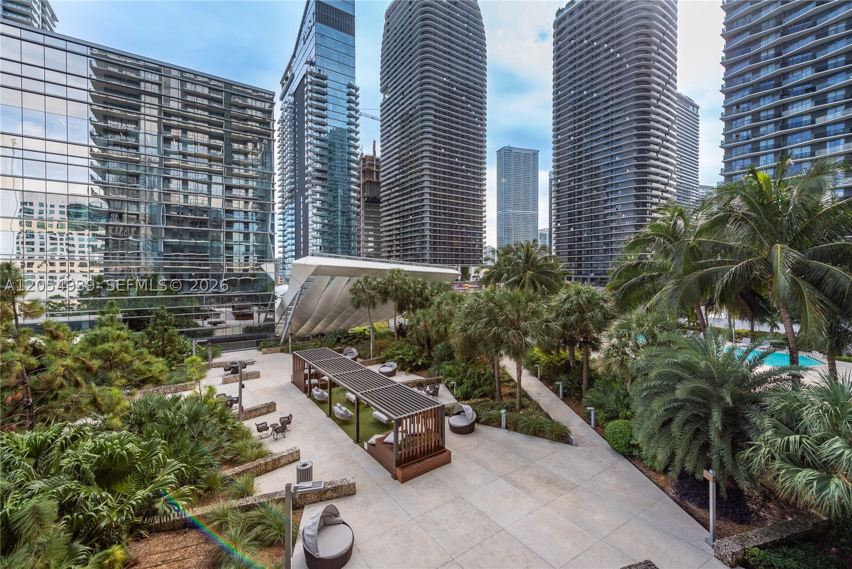 88 SW 7th St #3005 Miami, FL 33130
