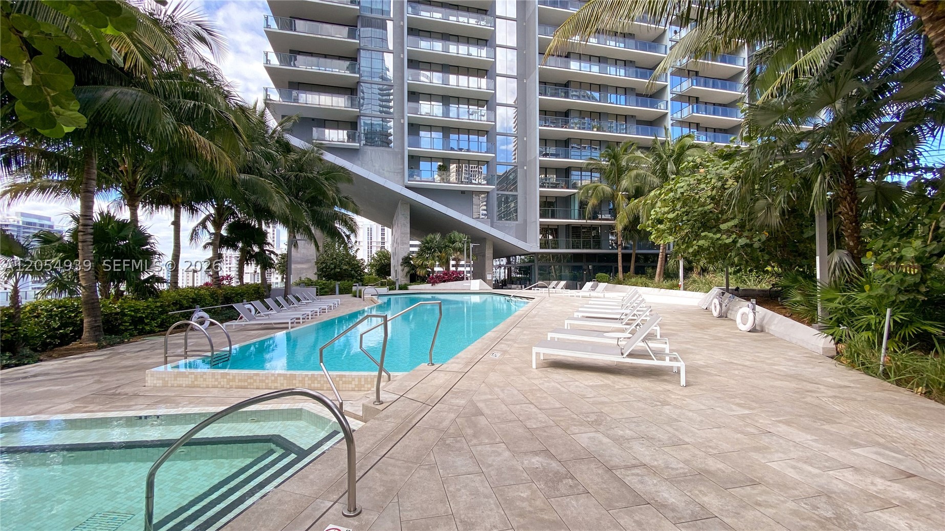 88 SW 7th St #3005 Miami, FL 33130
