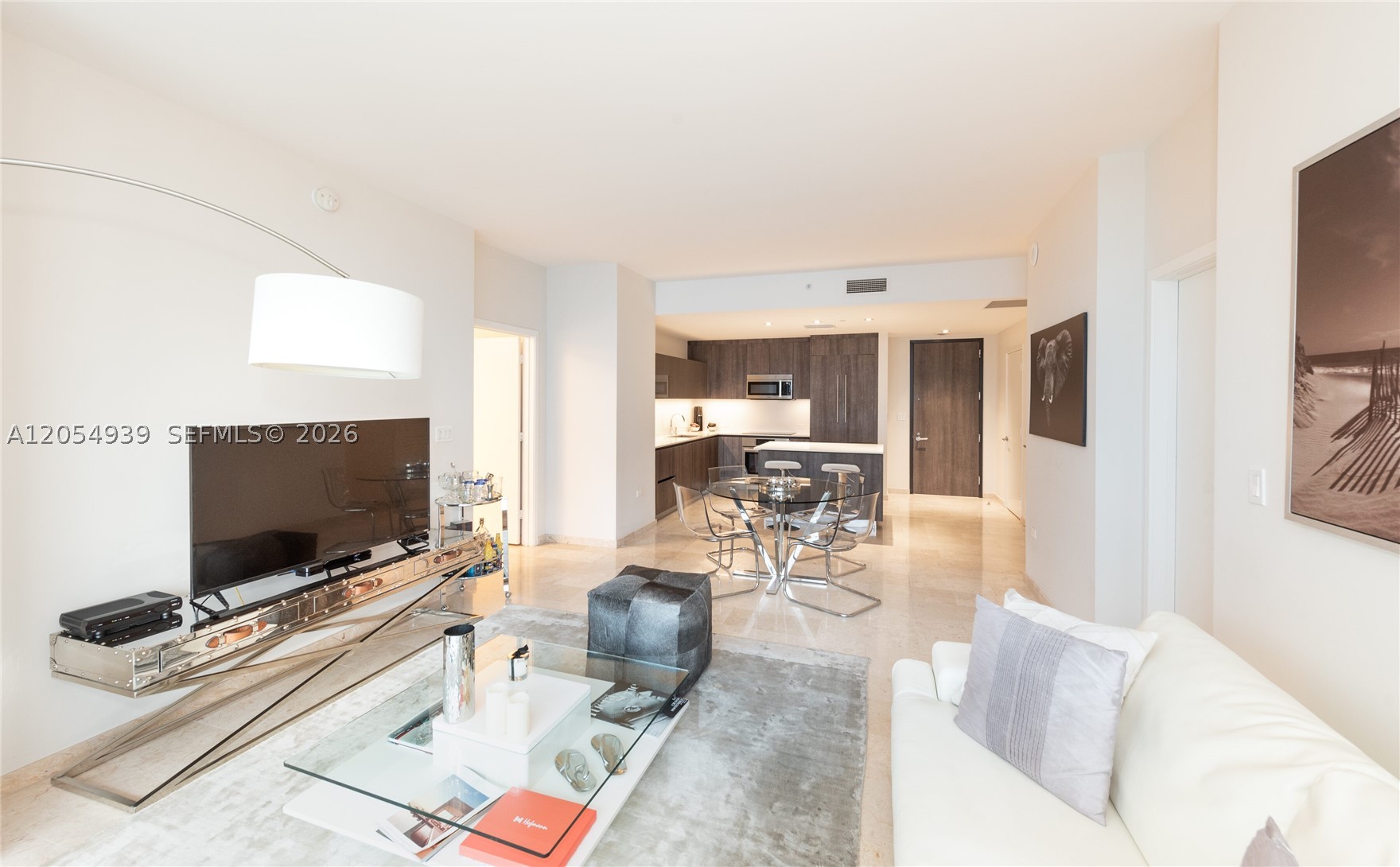 88 SW 7th St #3005 Miami, FL 33130