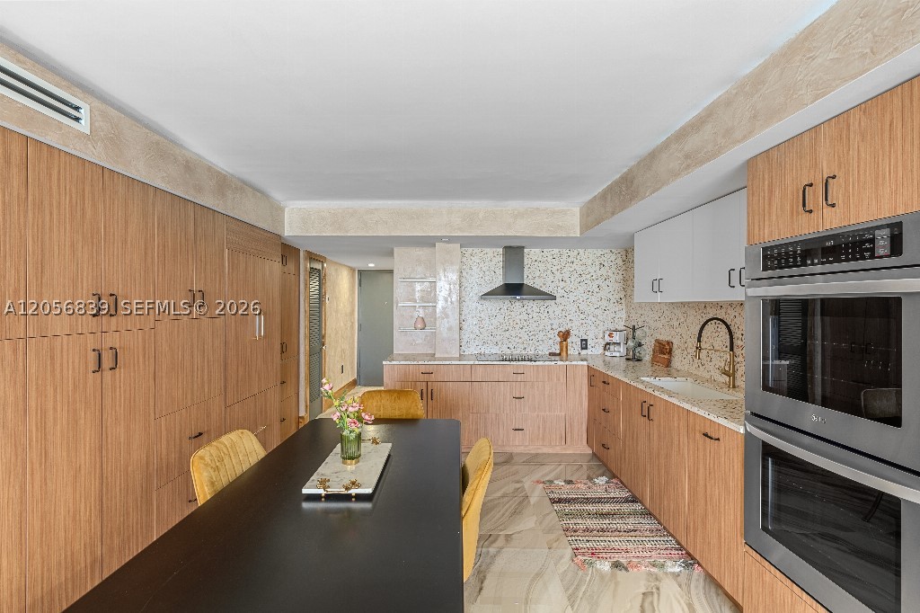 2457 Collins Ave #1603 Miami Beach, FL 33140
