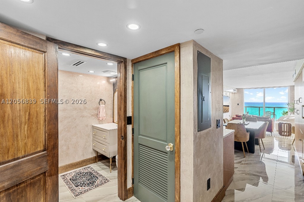 2457 Collins Ave #1603 Miami Beach, FL 33140