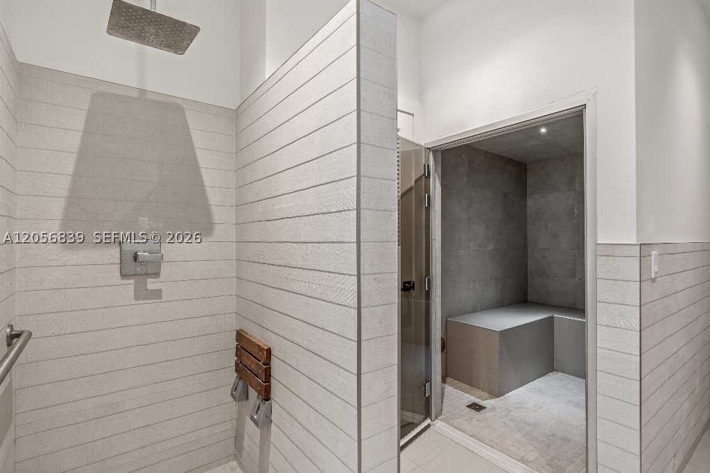 2457 Collins Ave #1603 Miami Beach, FL 33140