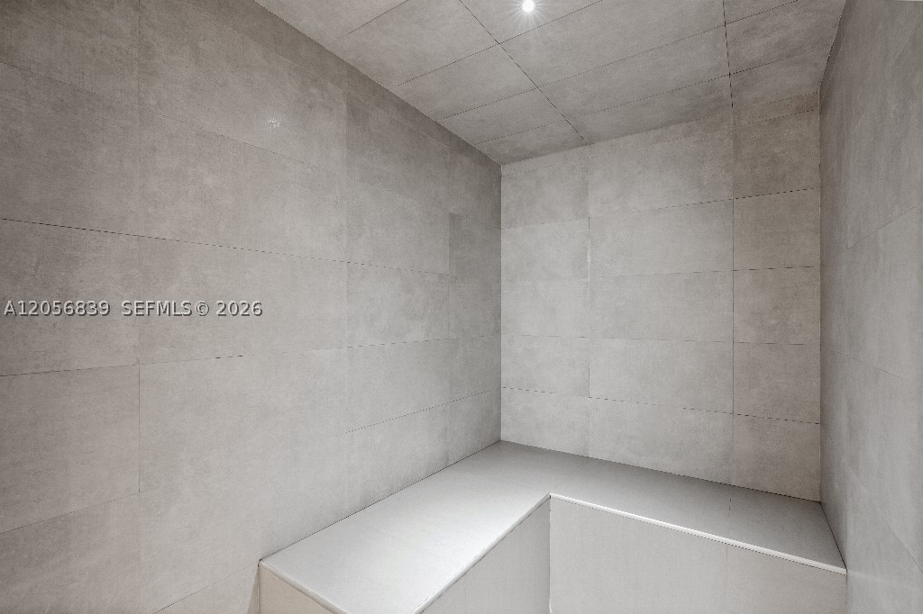 2457 Collins Ave #1603 Miami Beach, FL 33140
