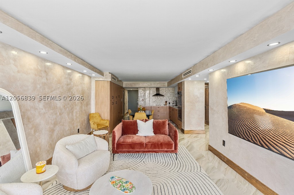 2457 Collins Ave #1603 Miami Beach, FL 33140
