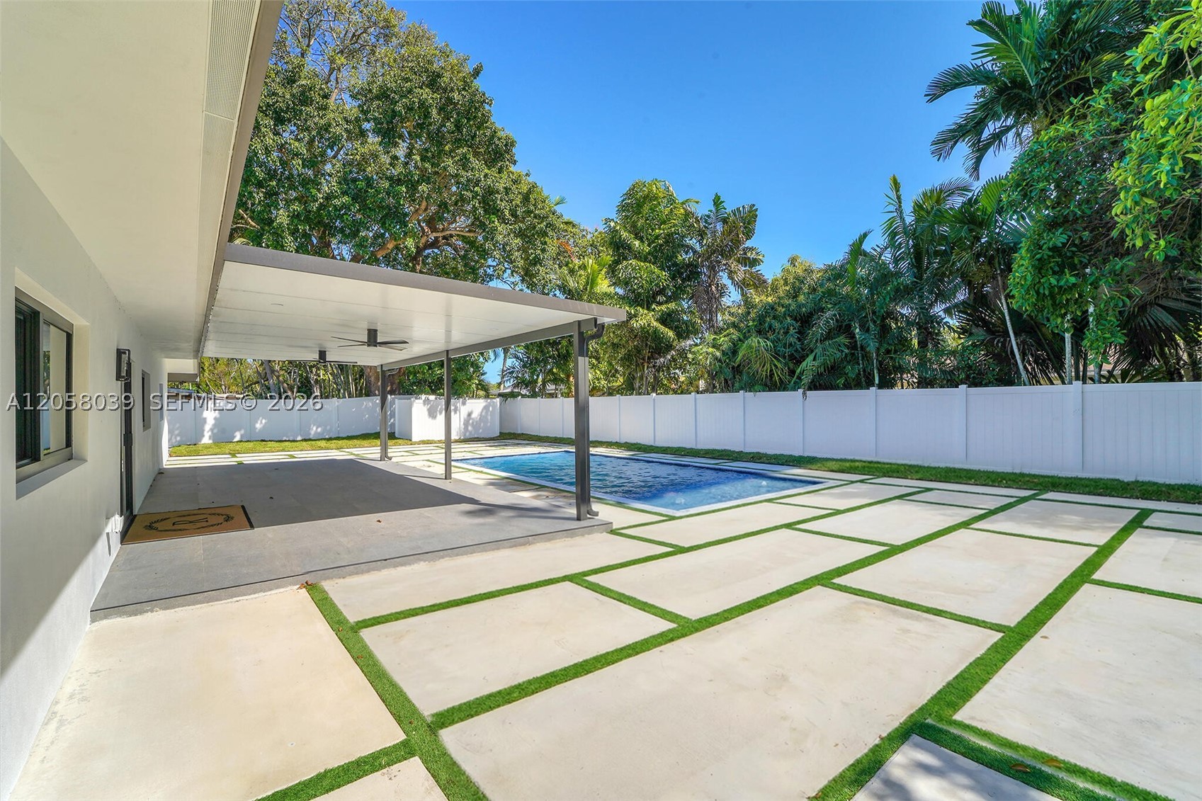 8820 SW 182nd Ter Palmetto Bay, FL 33157