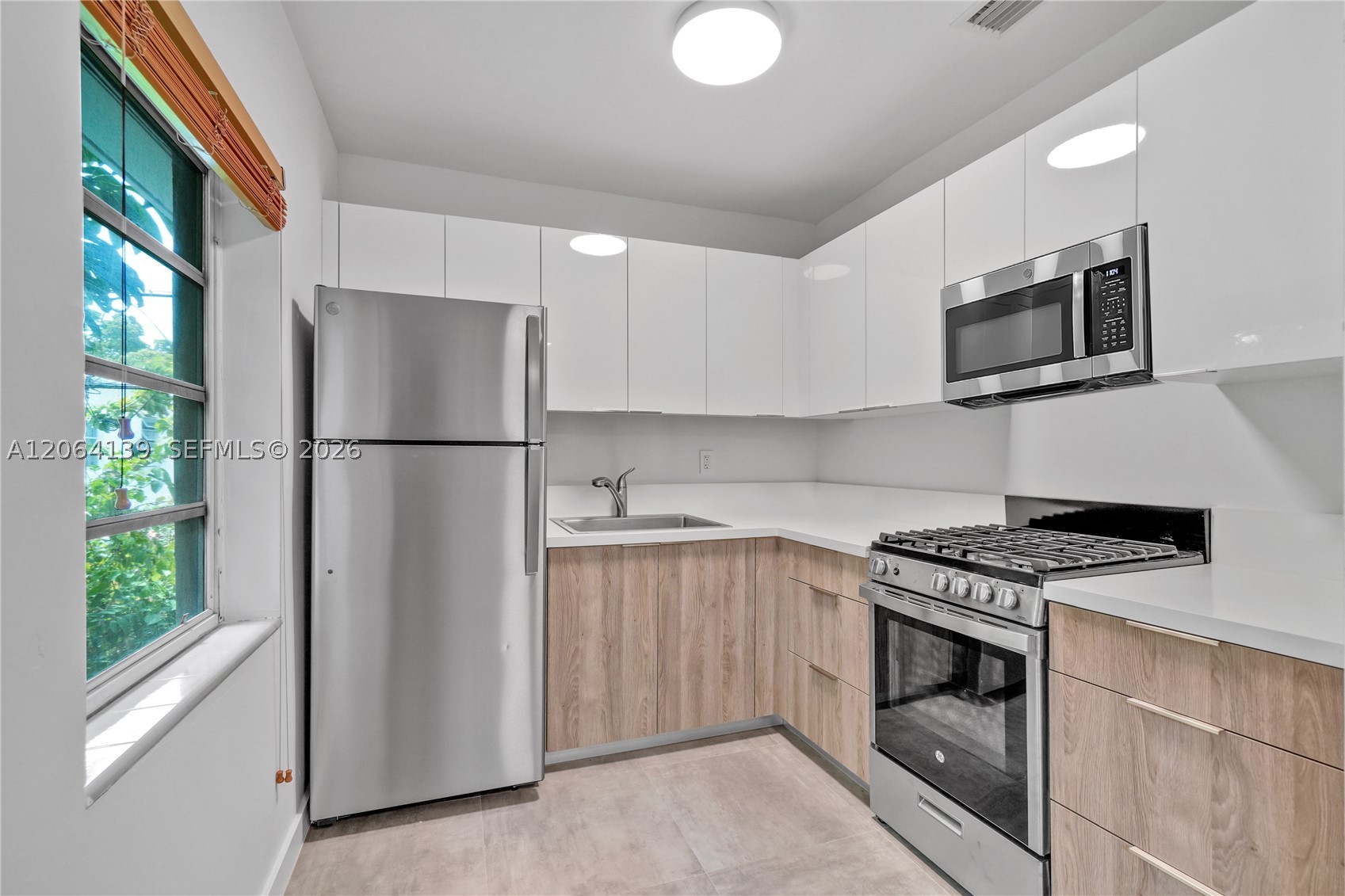 411 Santander Ave #1