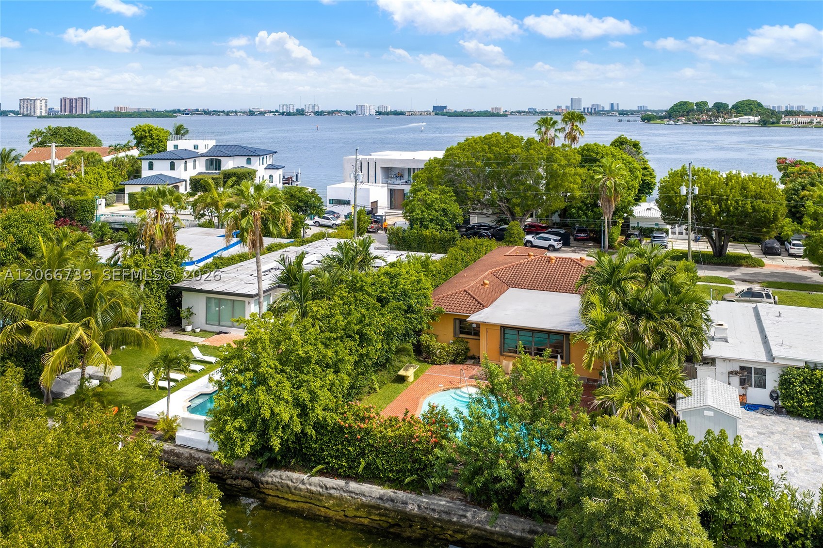 1860 Cleveland Rd Miami Beach, FL 33141
