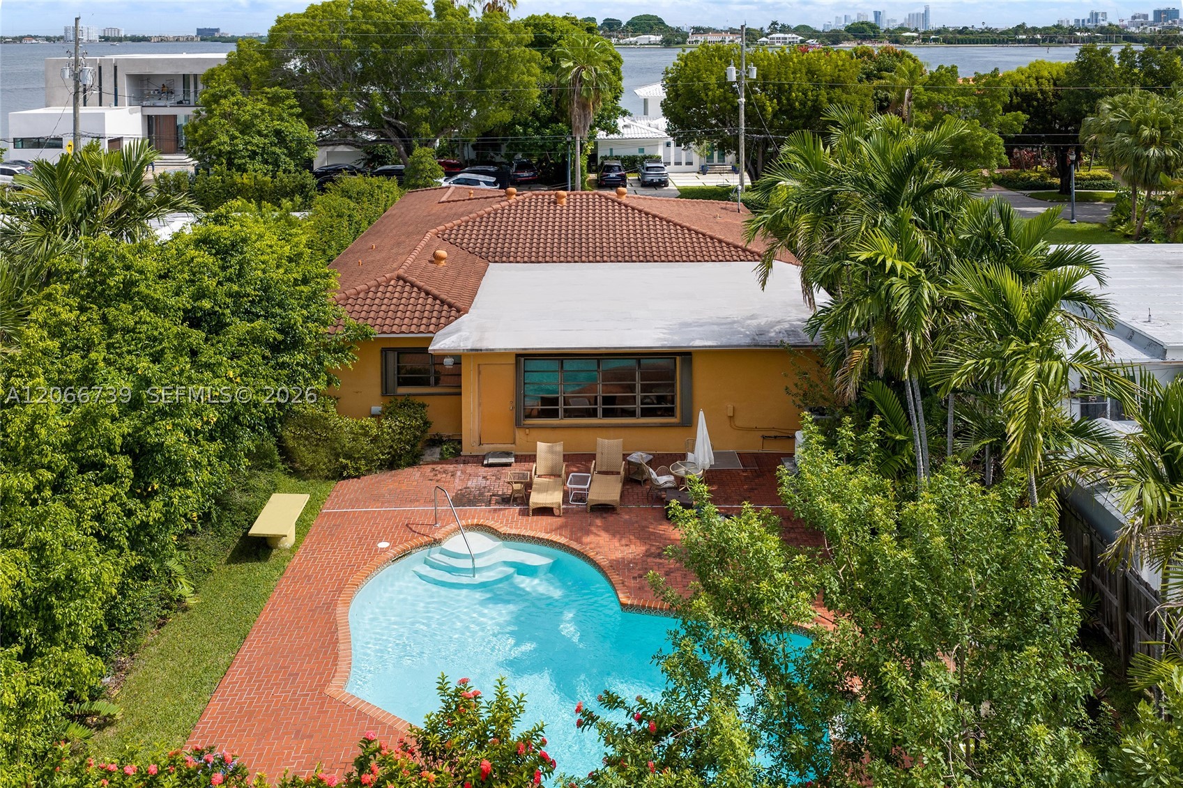 1860 Cleveland Rd Miami Beach, FL 33141