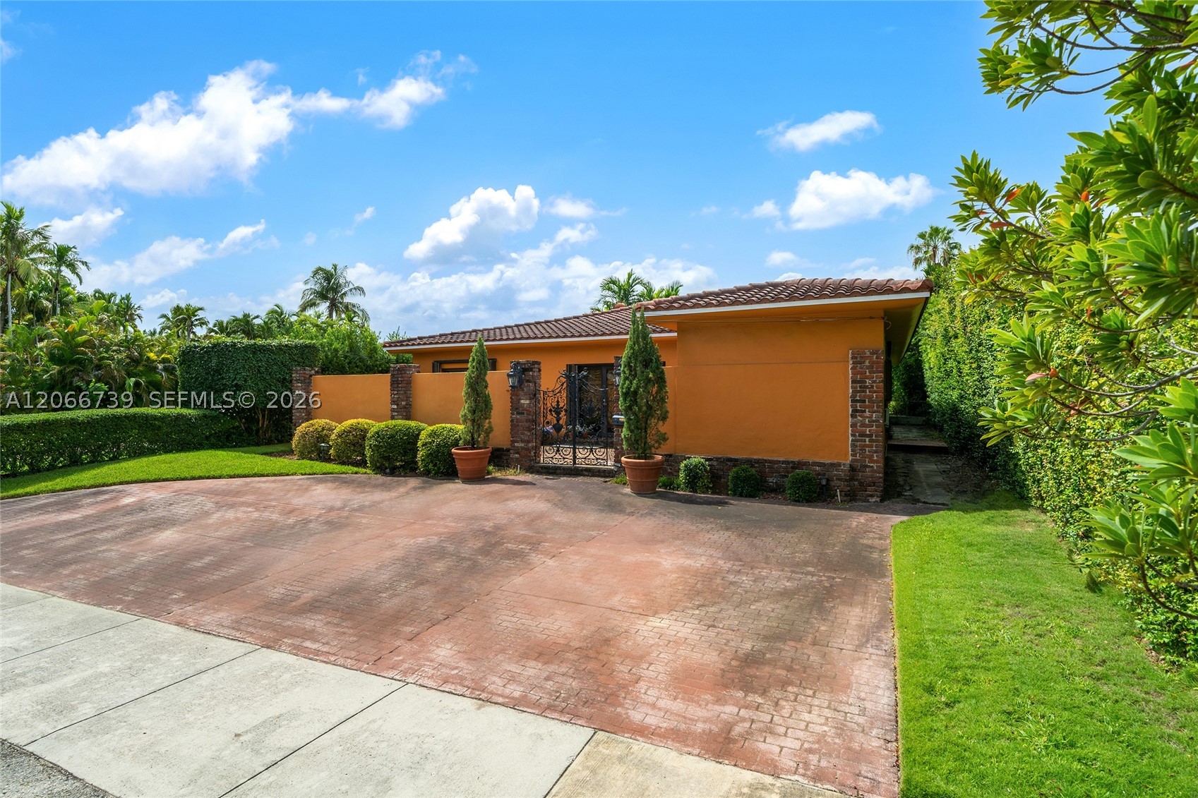 1860 Cleveland Rd Miami Beach, FL 33141