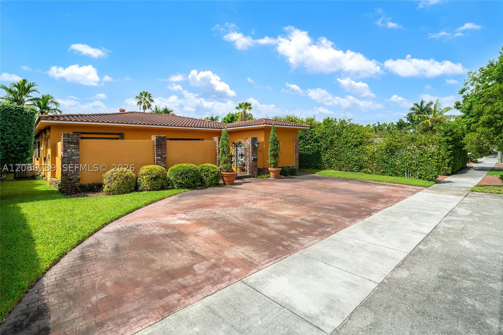 1860 Cleveland Rd Miami Beach, FL 33141