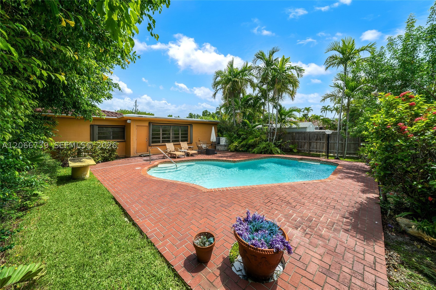 1860 Cleveland Rd Miami Beach, FL 33141