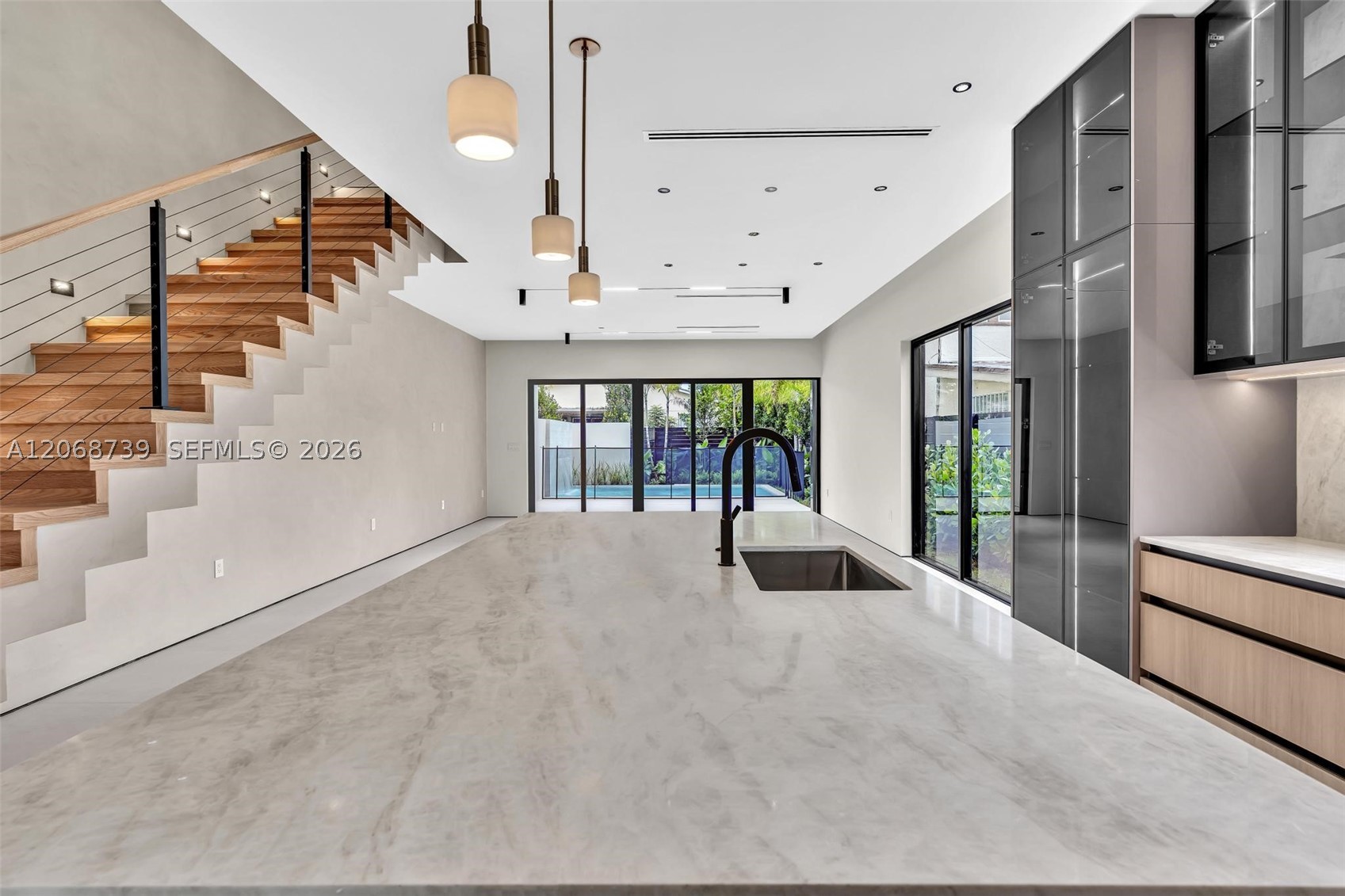 2222 SW 14th St #right Miami, FL 33145