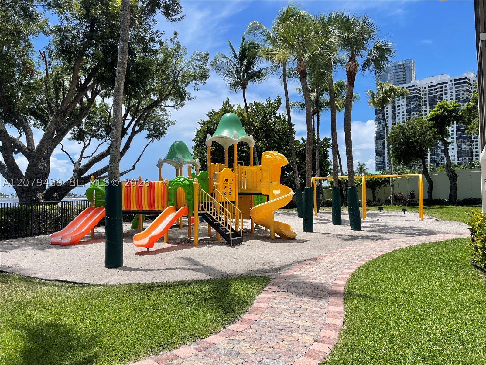 image Brickell Place II25