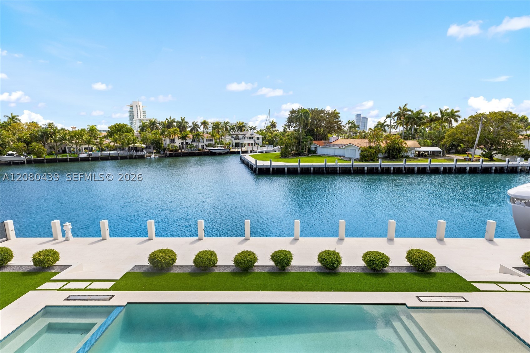 2560 Del Lago Dr Fort Lauderdale, FL 33316