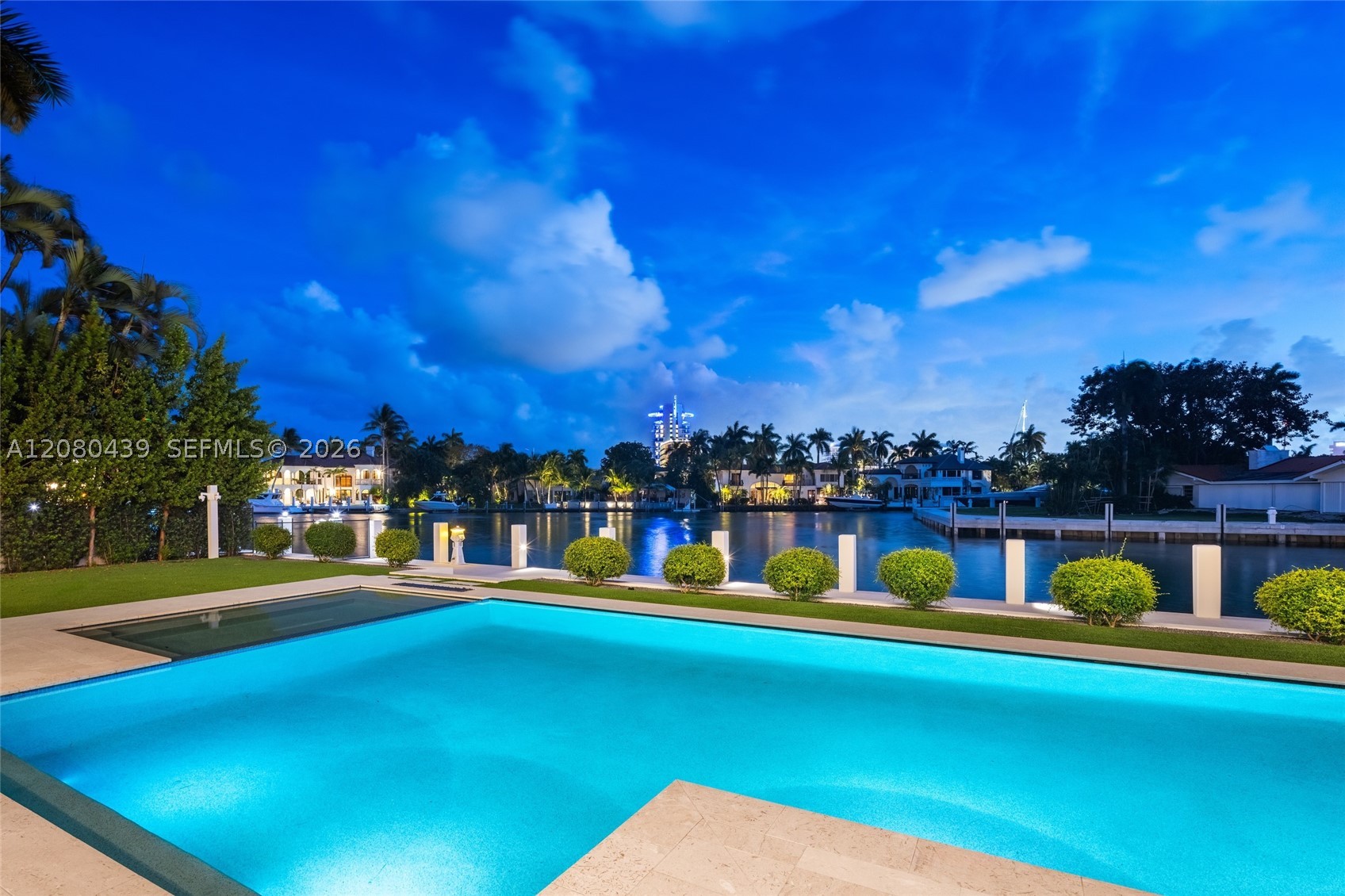 2560 Del Lago Dr Fort Lauderdale, FL 33316