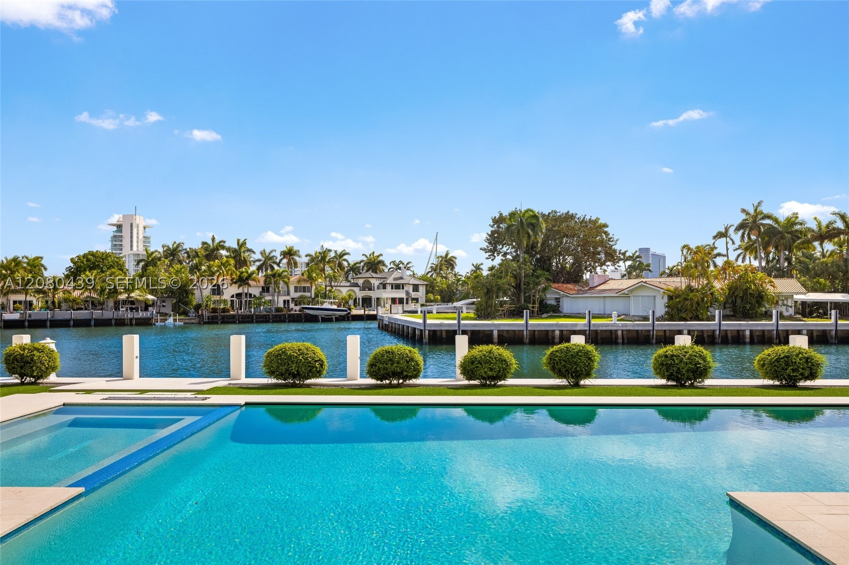 2560 Del Lago Dr Fort Lauderdale, FL 33316
